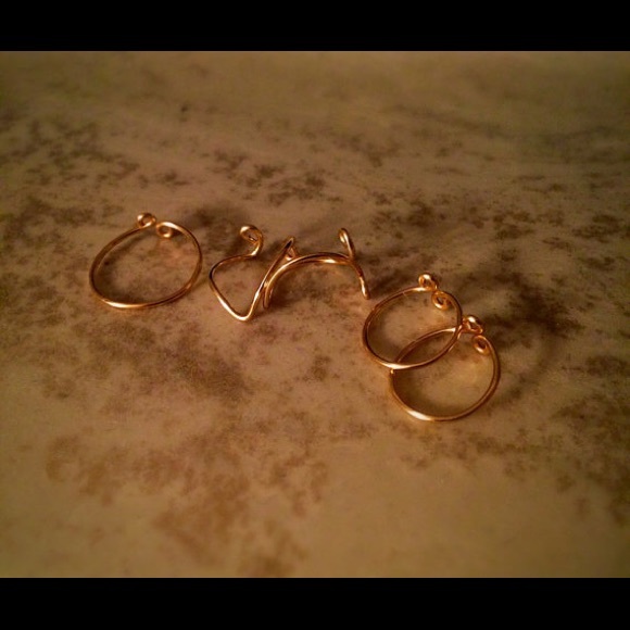 Black Chevron Nuckle Rings ❤️ - Picture 2 of 3